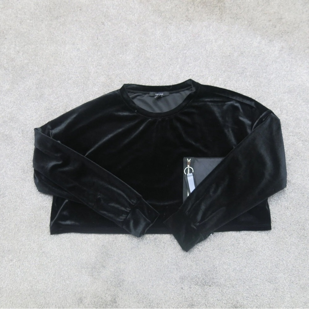 LIKE NEW SIZE M Forever 21 Black Velvet Cropped Hoodie
